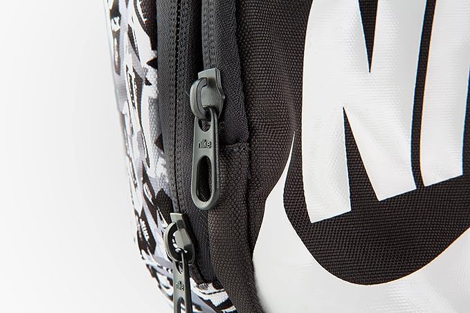 Nike Classic Fuel Pack Lunch Bag - Black with Grey, One Size