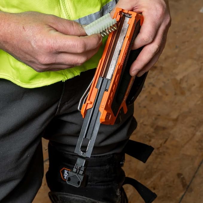 Klein Tools 45001 Heavy Duty Staple Gun, Loose Cable Stapler for Voice and Data Cable, Fits 13/64-Inch to 19/32-Inch Insulated Staples