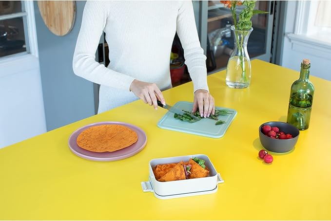 Brabantia Make & Take Medium Lunch Box (Light Gray) BPA-Free, Airtight Snap Locks, Microwave & Freezer Safe, Travel Meal Prep Container