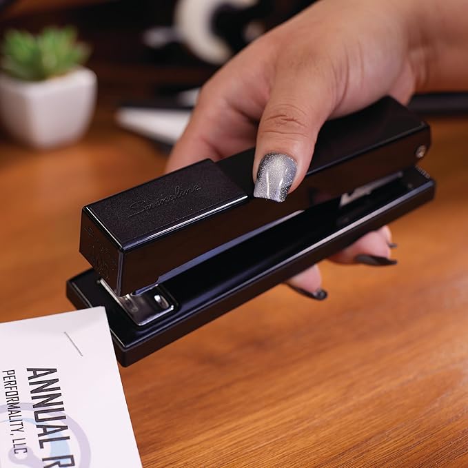 Swingline Stapler, 20 Sheet Capacity, LightDuty 405, Jam Free, Metal, Black (S7040501)